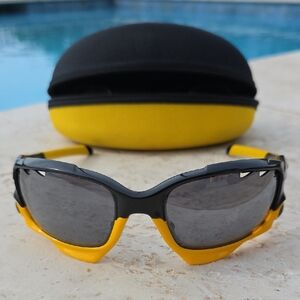 Oakley Jawbone Livestrong Black and Yellow Sunglasses with Case and 2 Lens Sets